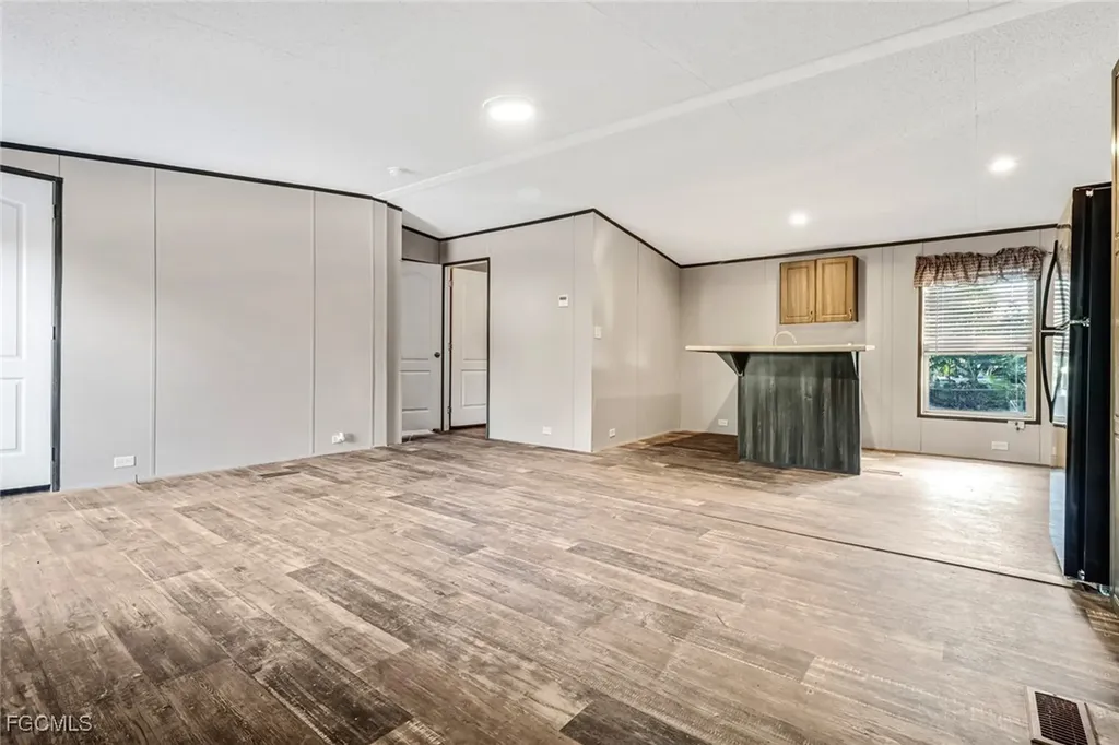 4992 Mars Street Fort Myers FL 33905