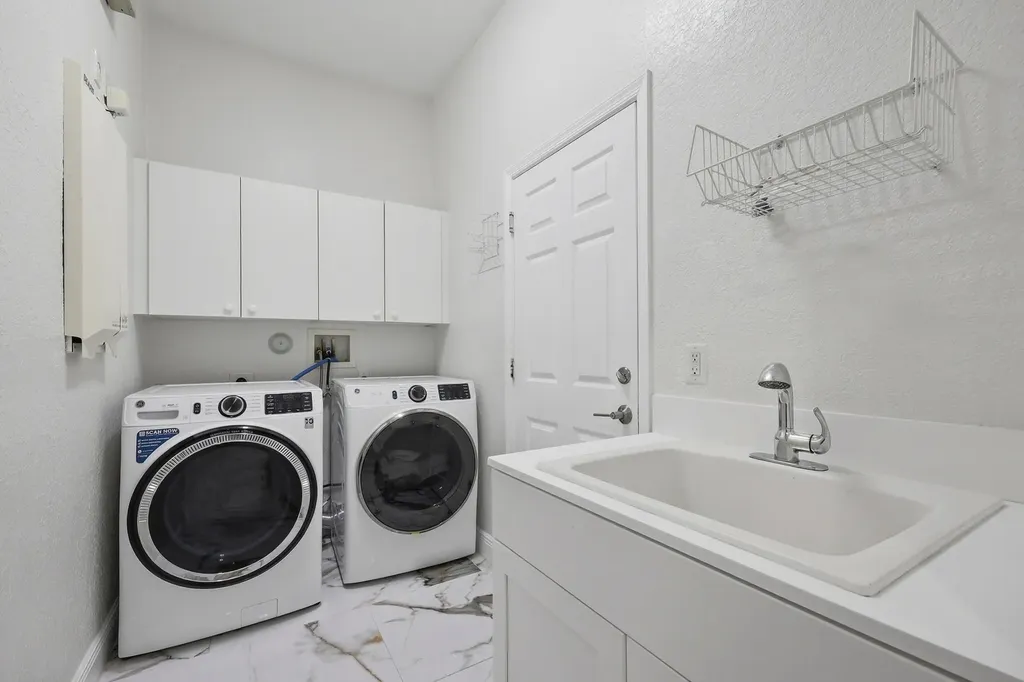 123 Via Santa Cruz Jupiter FL 33458