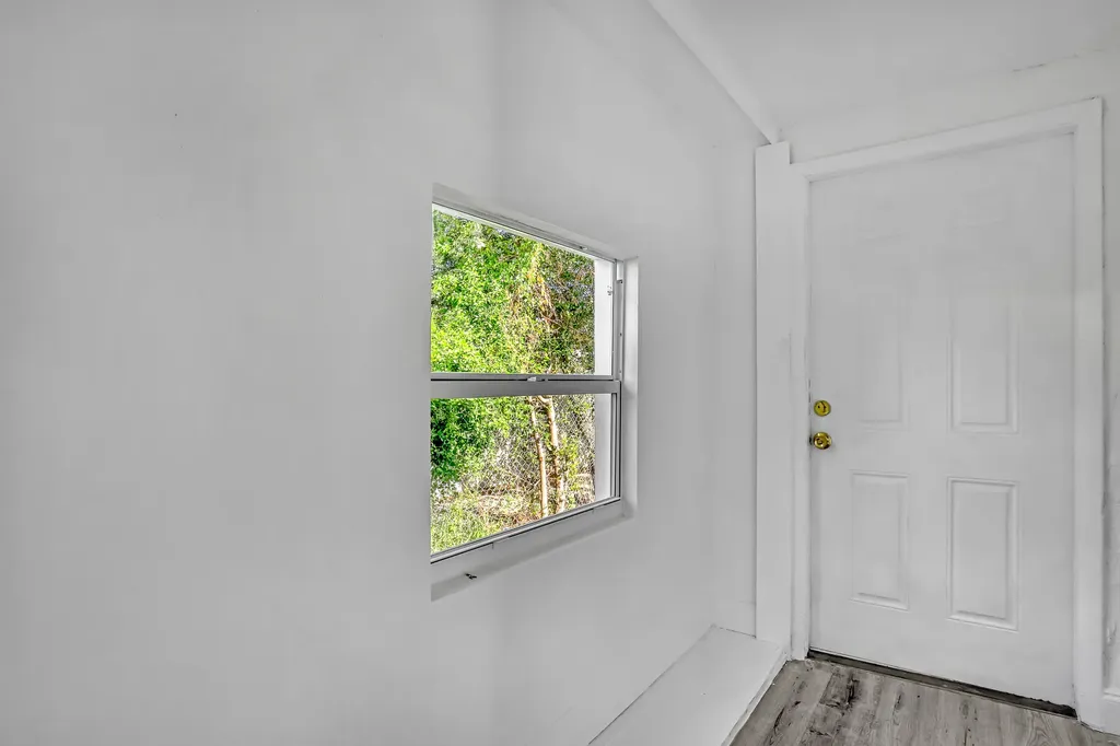 180 W 15th Street Riviera Beach FL 33404