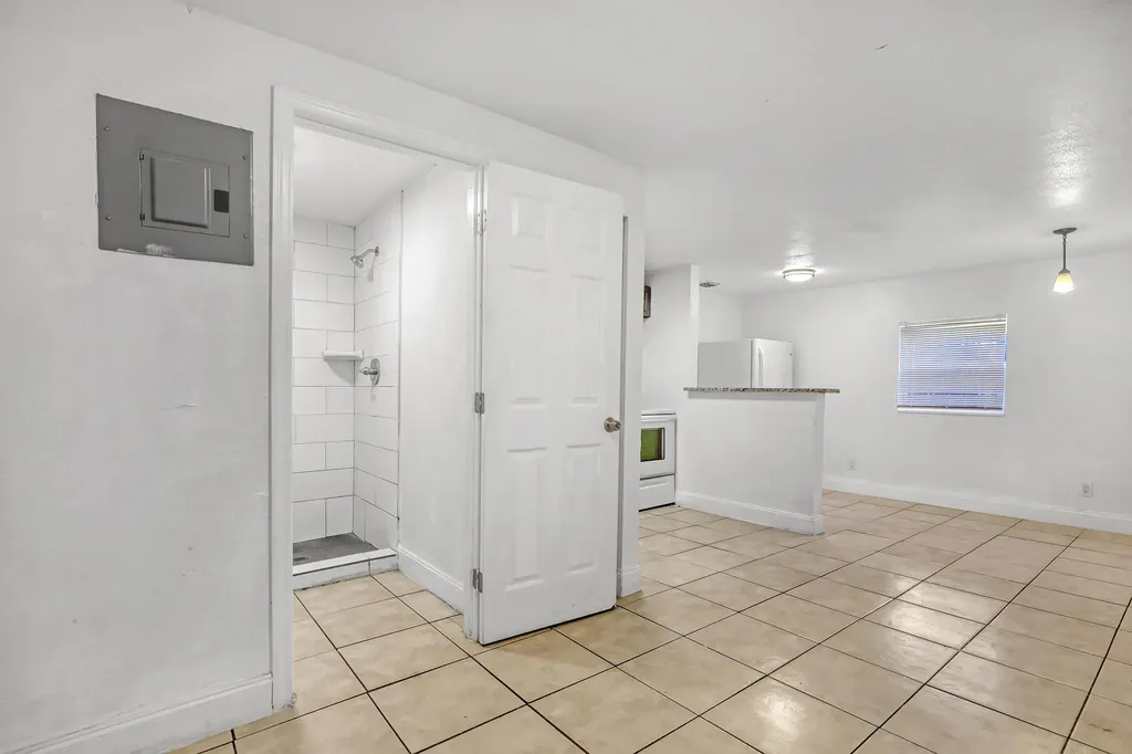 180 W 15th Street Riviera Beach FL 33404