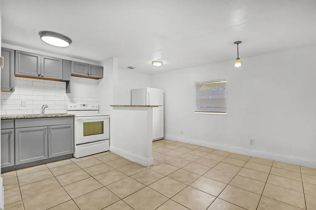 180 W 15th Street Riviera Beach FL 33404