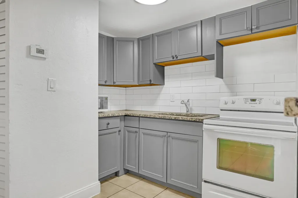 180 W 15th Street Riviera Beach FL 33404