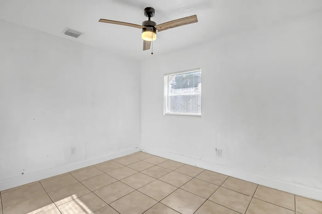 180 W 15th Street Riviera Beach FL 33404