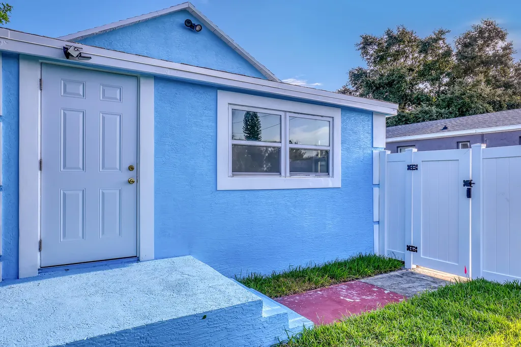 180 W 15th Street Riviera Beach FL 33404