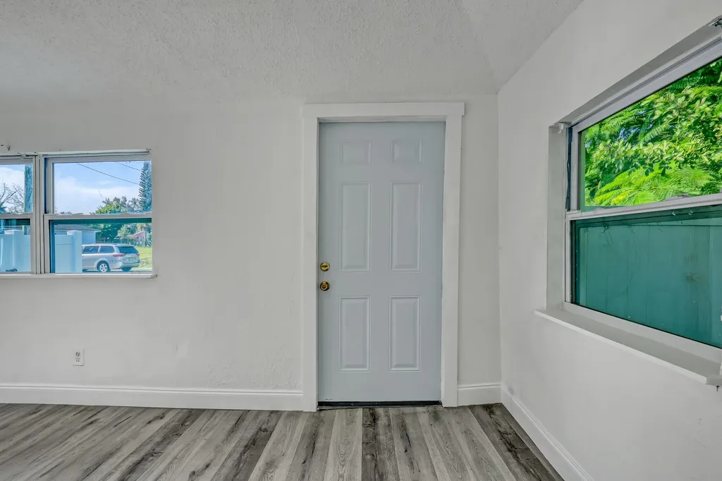 180 W 15th Street Riviera Beach FL 33404