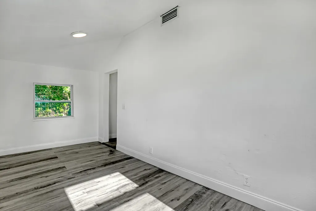 180 W 15th Street Riviera Beach FL 33404