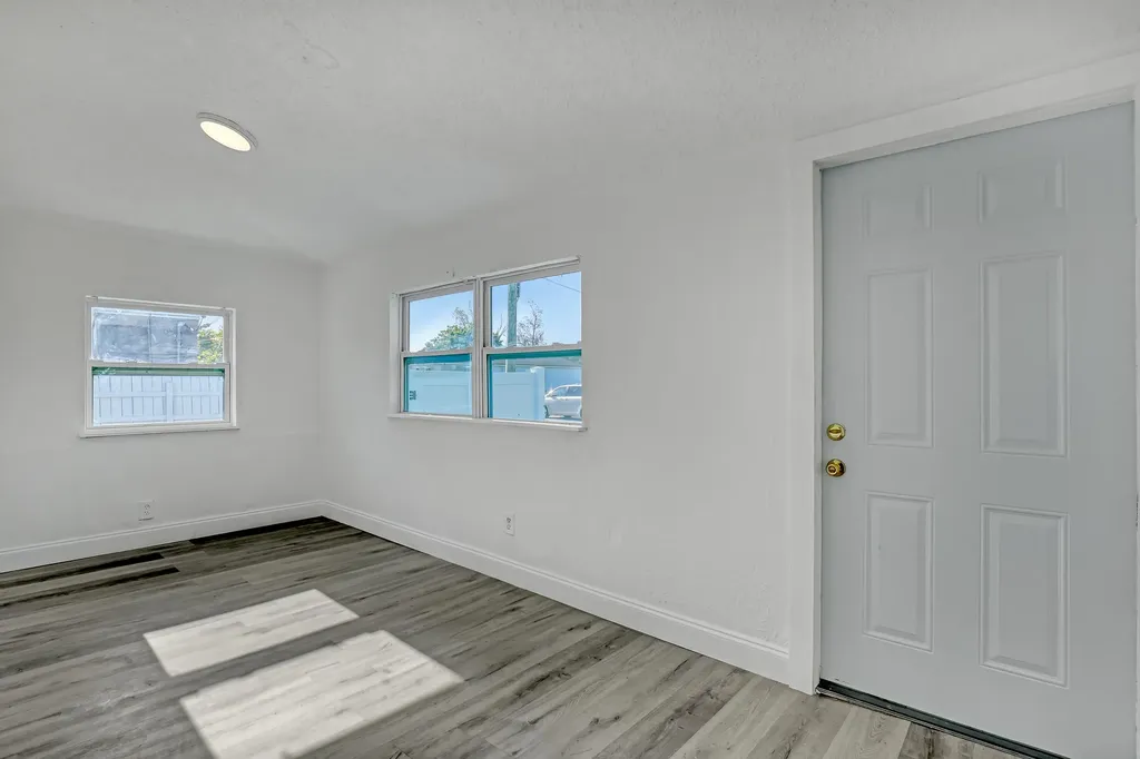 180 W 15th Street Riviera Beach FL 33404
