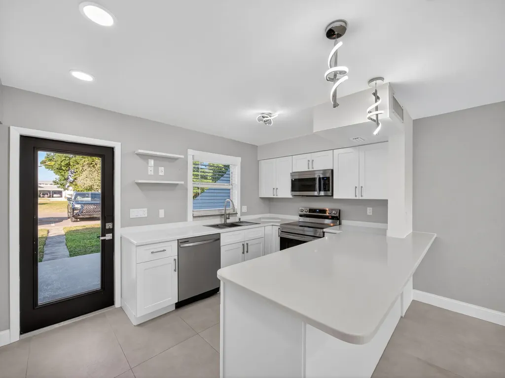 1002 Shorewinds Drive Hutchinson Island FL 34949