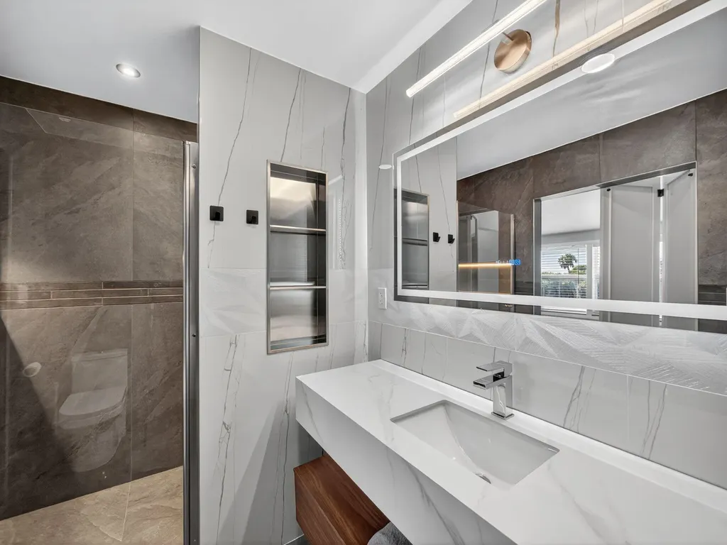 1002 Shorewinds Drive Hutchinson Island FL 34949