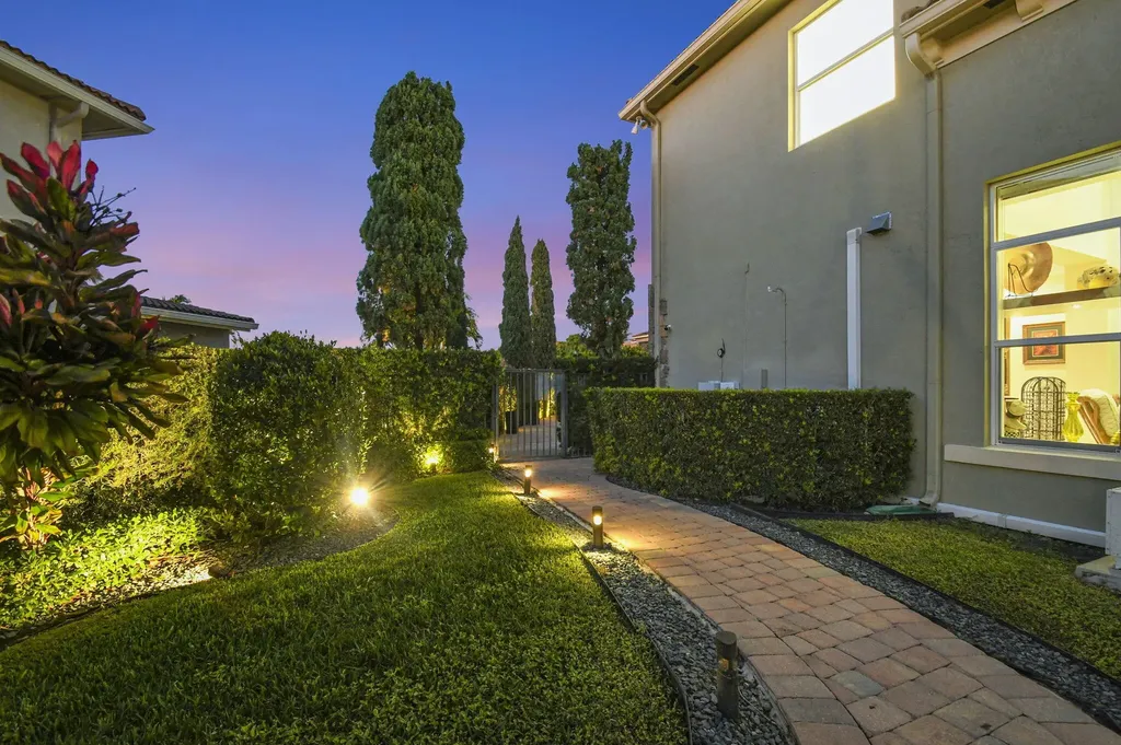 8859 Cobblestone Point Circle Boynton Beach FL 33472