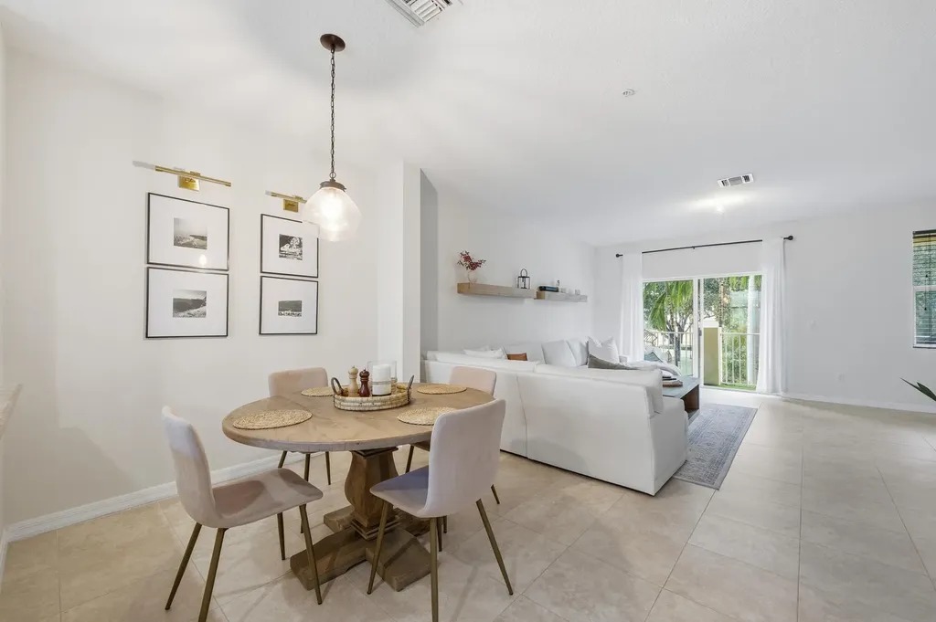 1923 Via Granada Boynton Beach FL 33426