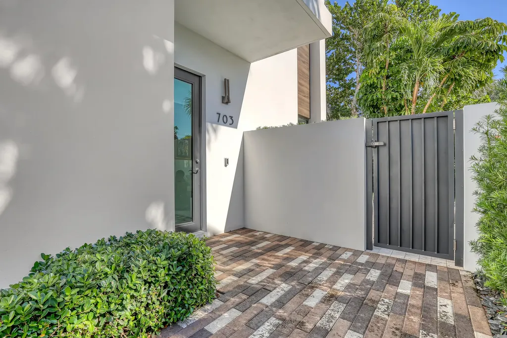 703 NE 5th Street Delray Beach FL 33483
