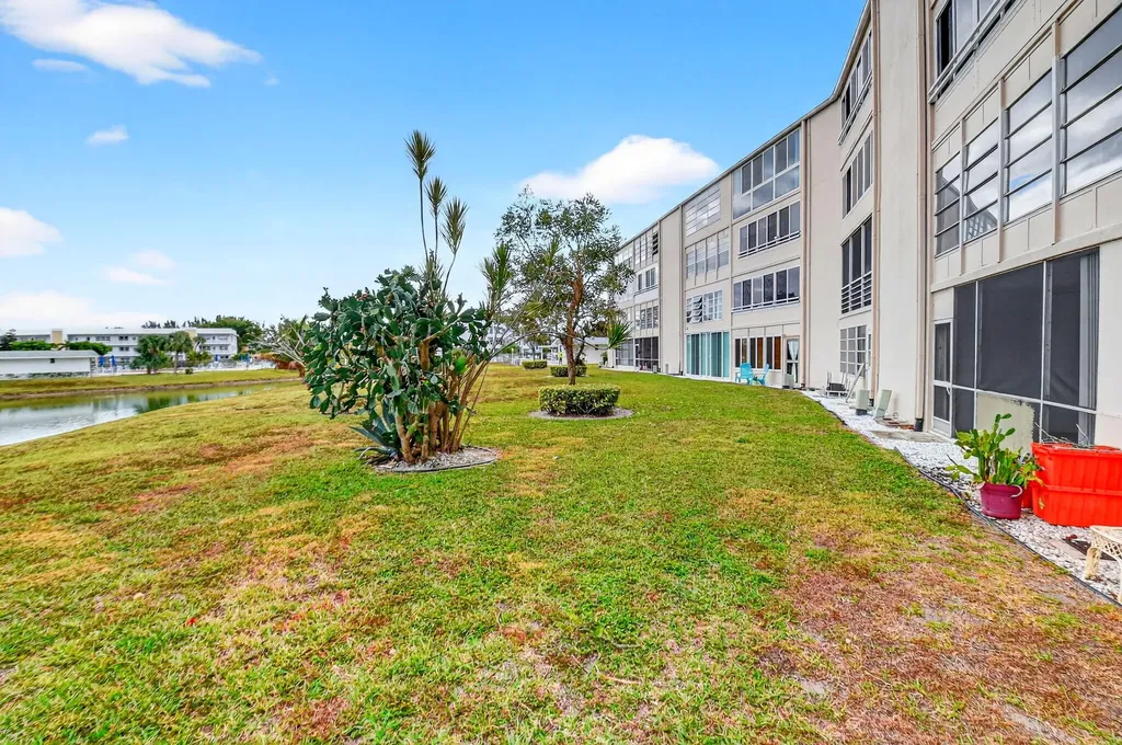 168 Wellington J West Palm Beach FL 33417