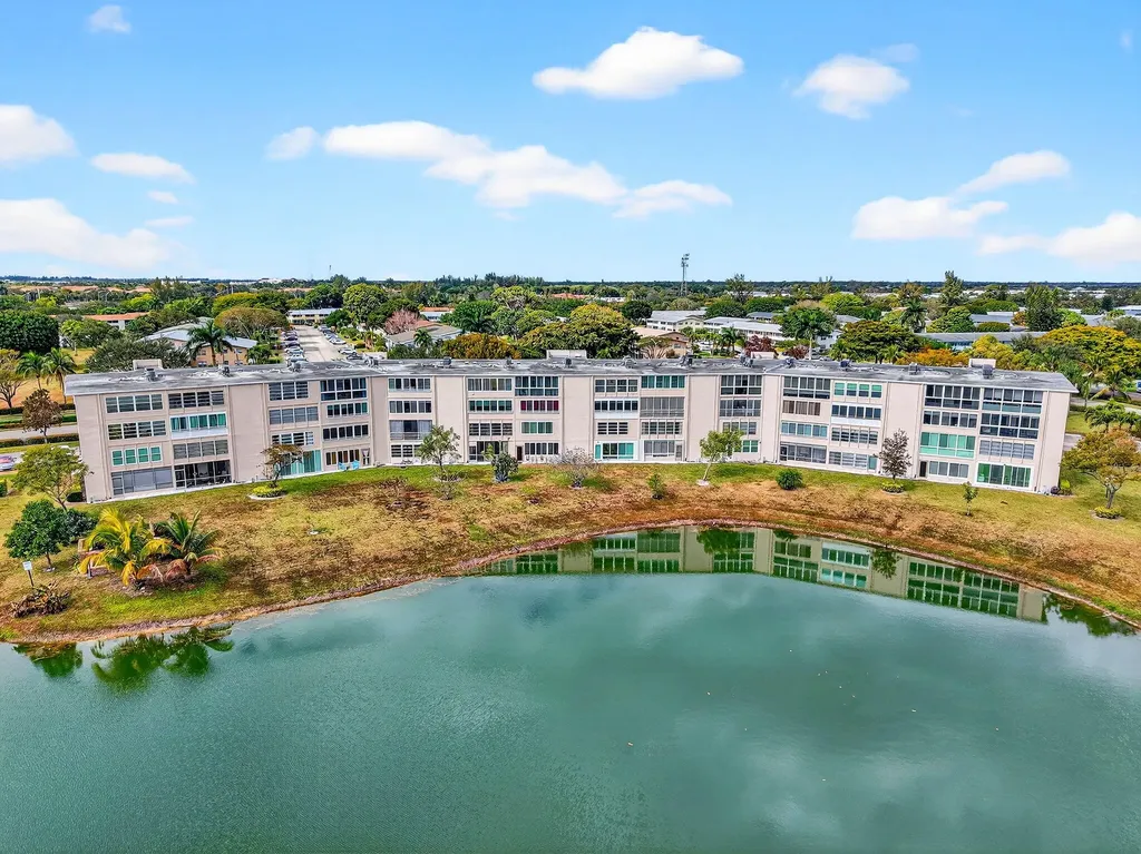 168 Wellington J West Palm Beach FL 33417