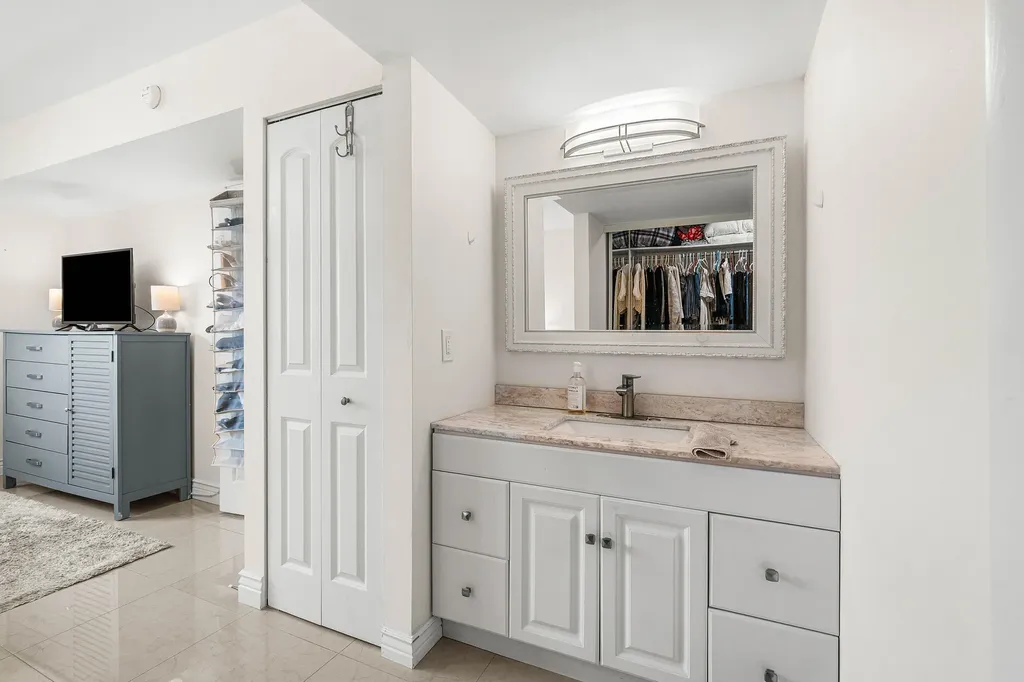 6049 Balboa Circle Boca Raton FL 33433