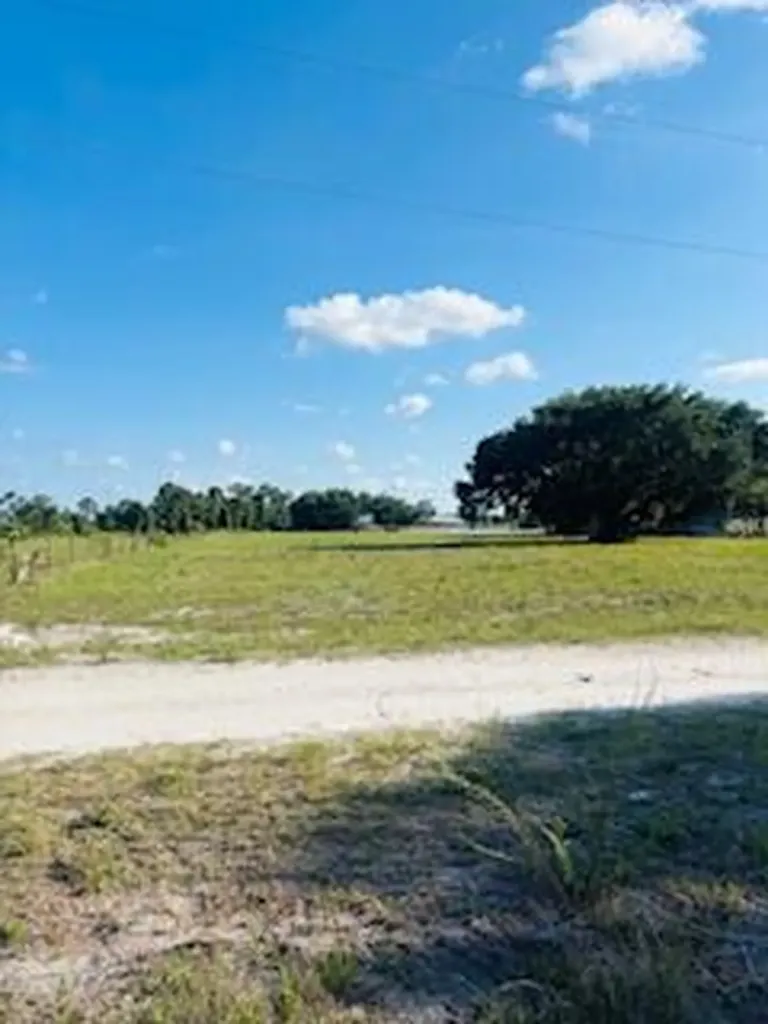 7621 17th Place Labelle FL 33935