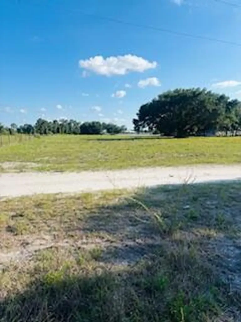 7621 17th Place Labelle FL 33935