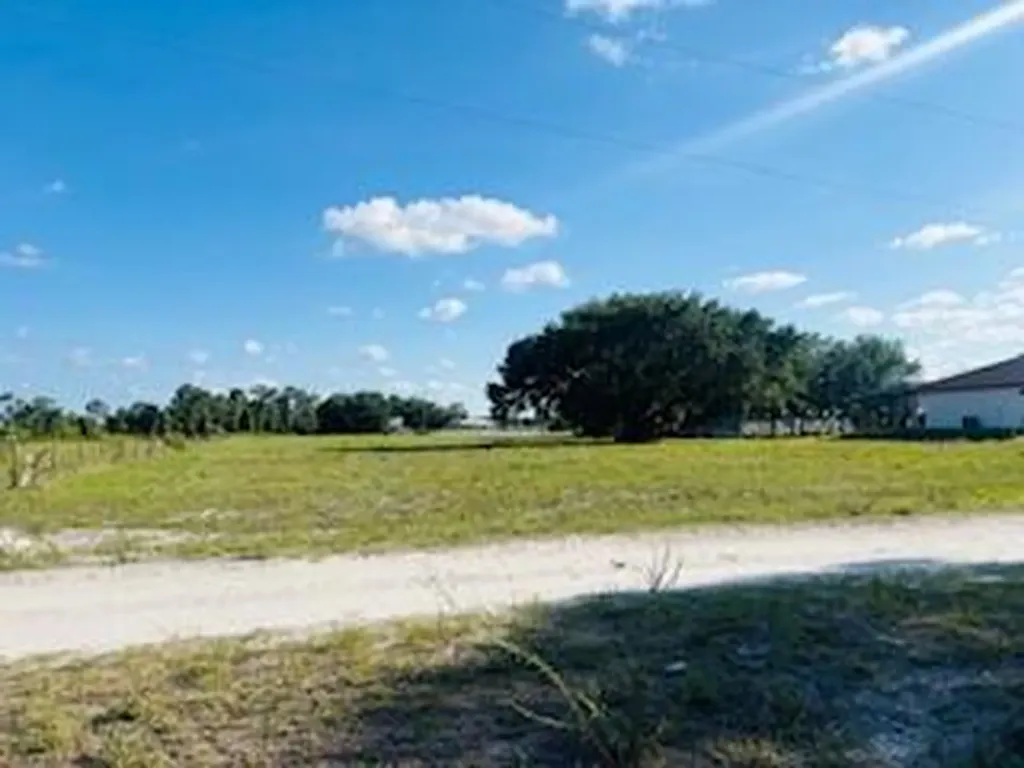7621 17th Place Labelle FL 33935