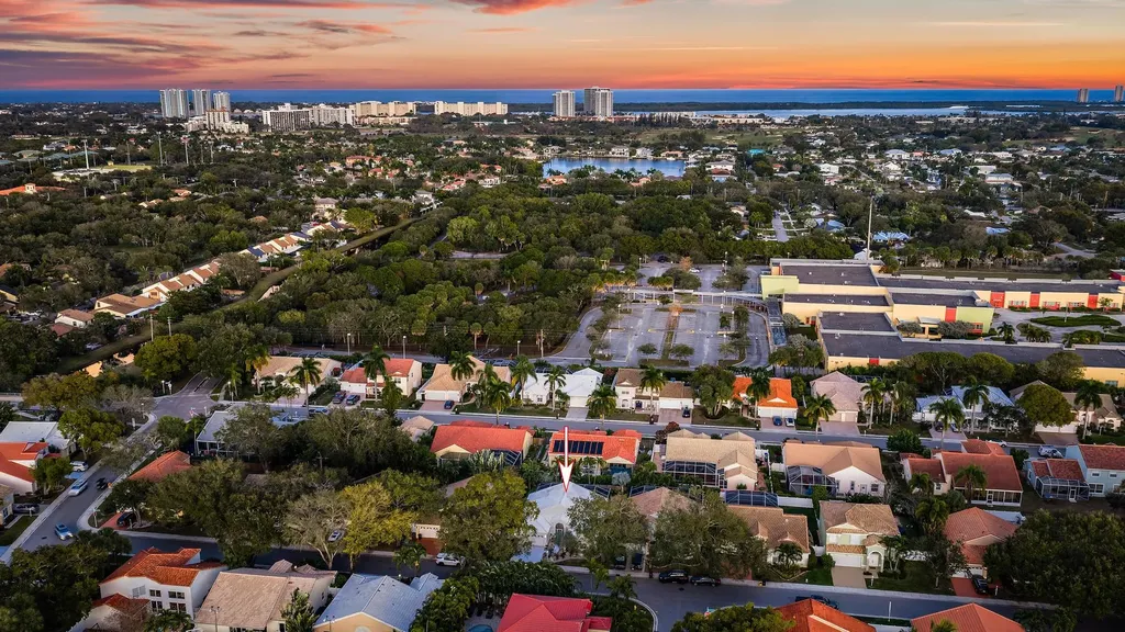 1077 Siena Oaks Circle E Palm Beach Gardens FL 33410