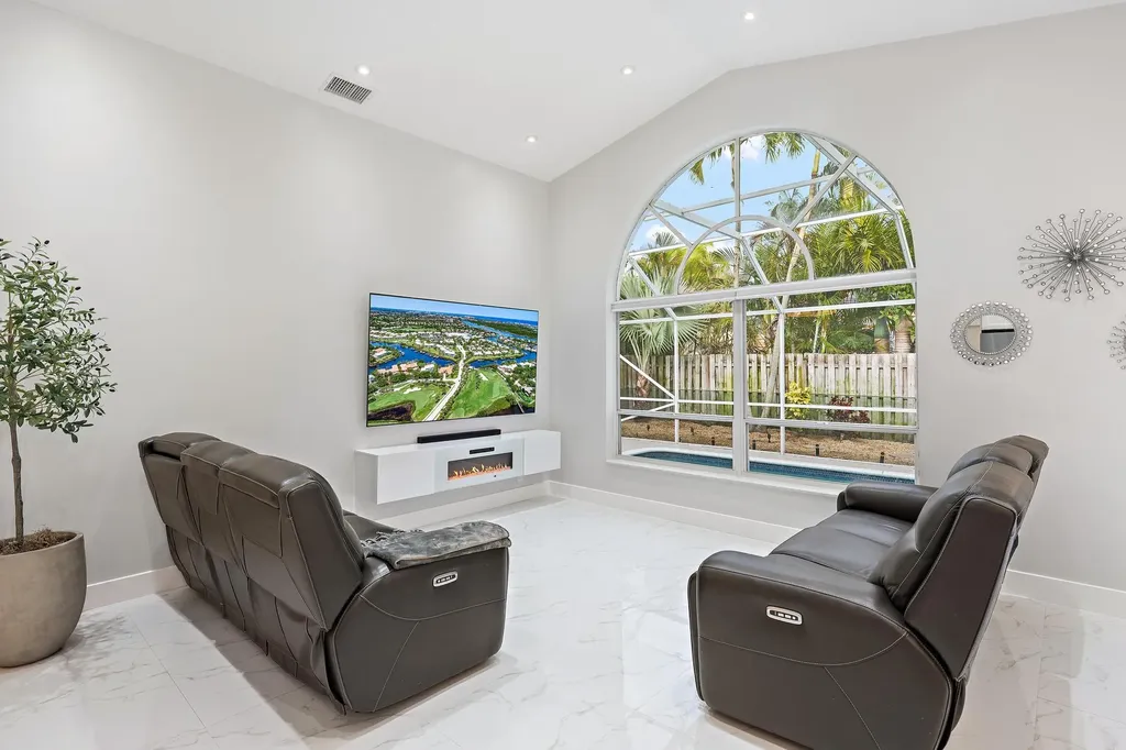1077 Siena Oaks Circle E Palm Beach Gardens FL 33410