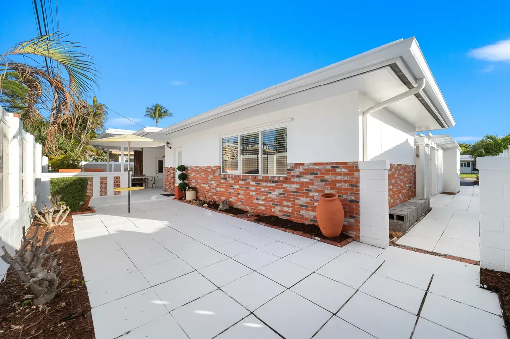 2001 NE 30th Street Fort Lauderdale FL 33306