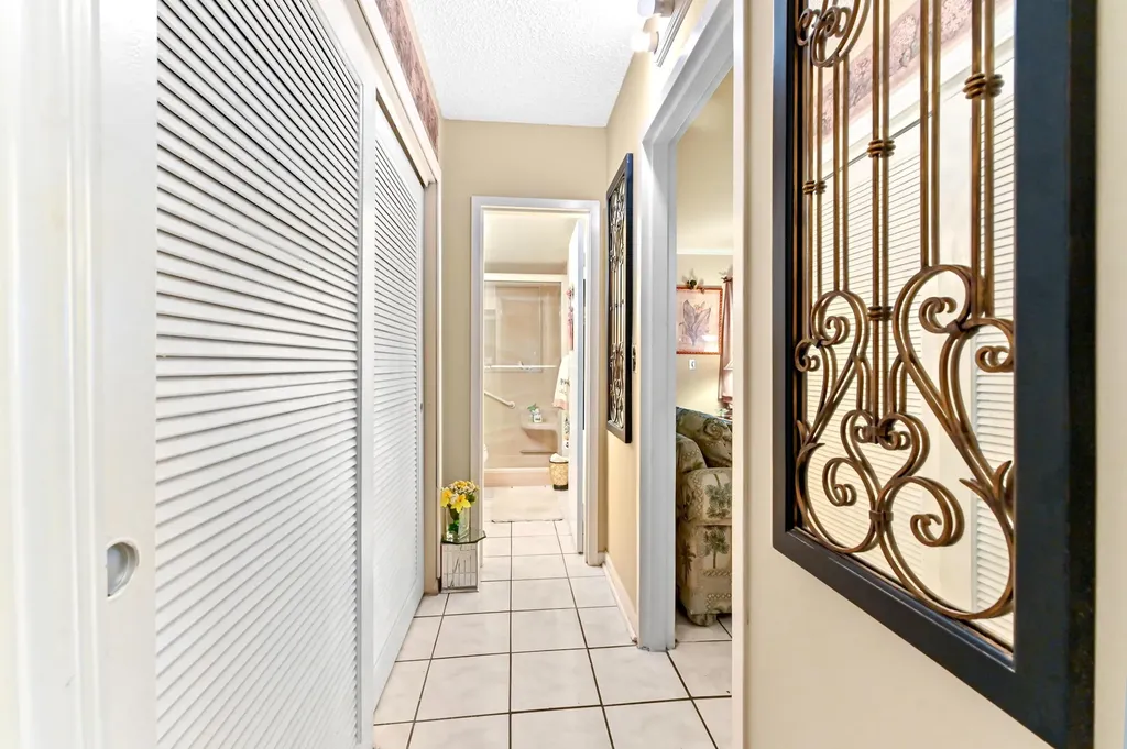 6 Abbey Lane Delray Beach FL 33446