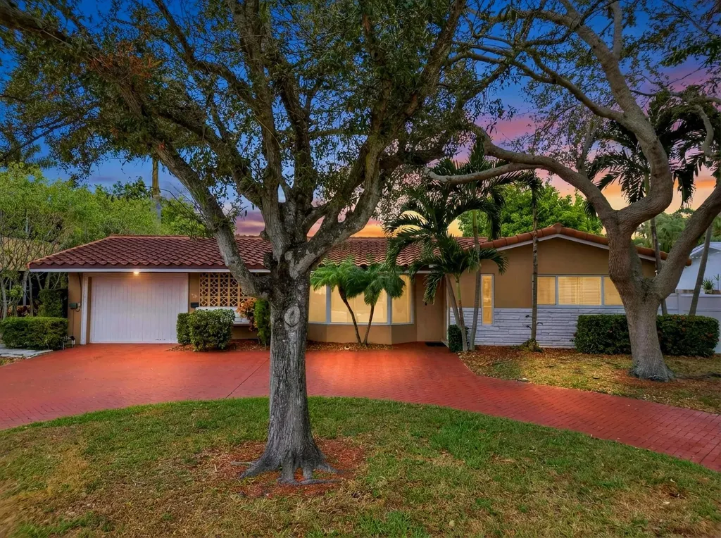 1921 NE 28th Court Lighthouse Point FL 33064