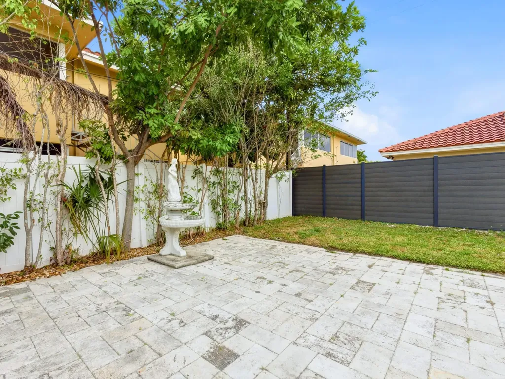1921 NE 28th Court Lighthouse Point FL 33064