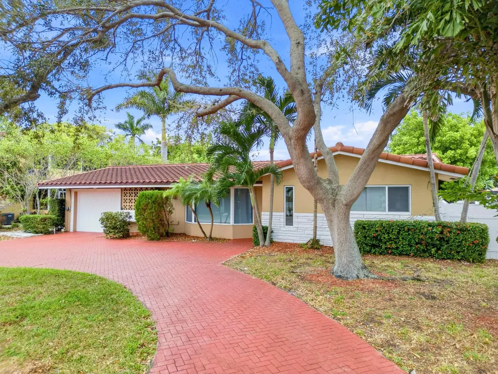 1921 NE 28th Court Lighthouse Point FL 33064