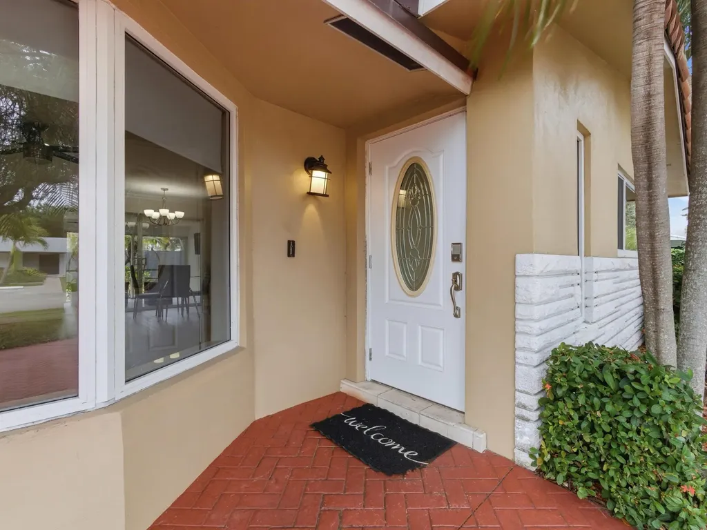 1921 NE 28th Court Lighthouse Point FL 33064