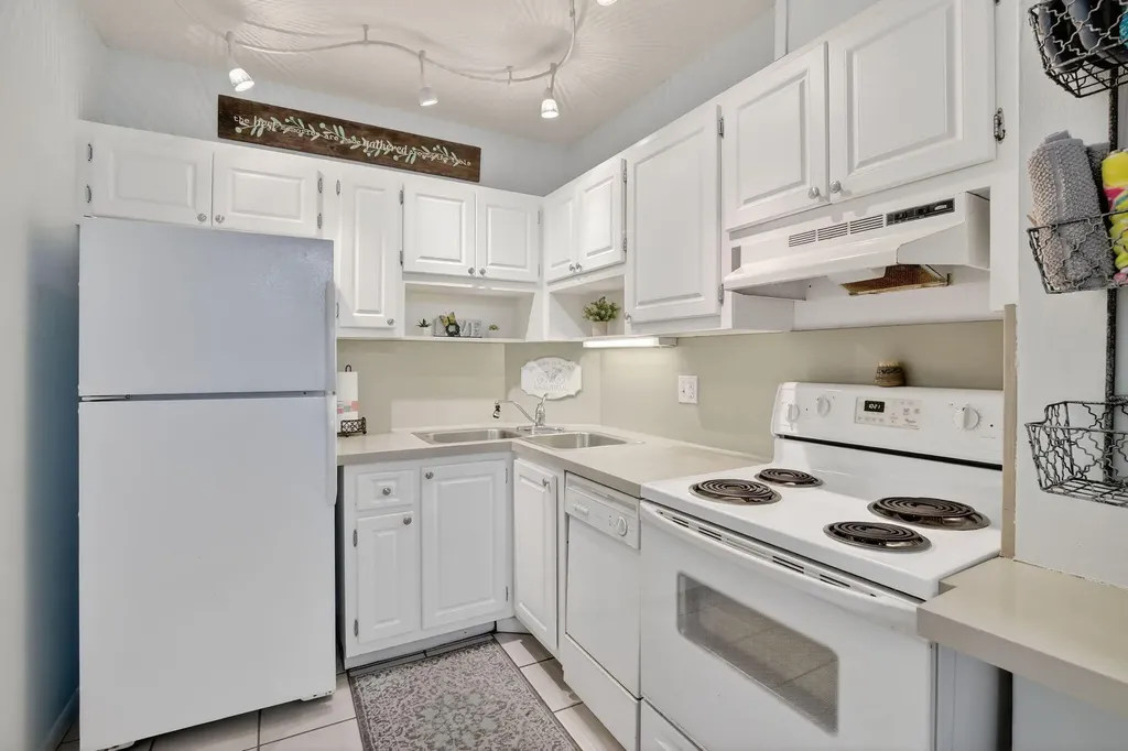 2424 SE 17th Street Fort Lauderdale FL 33316