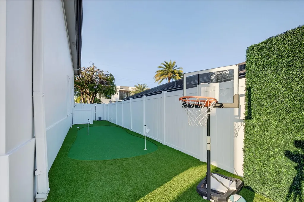 724 NE 36th Street Boca Raton FL 33431