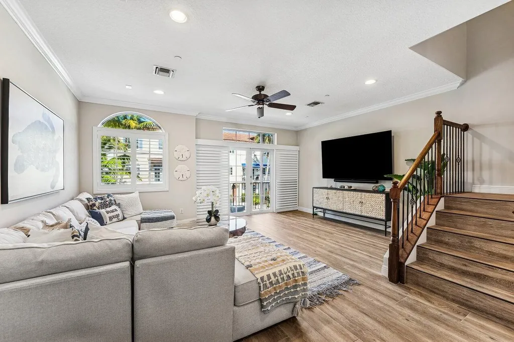 813 Estancia Way Boynton Beach FL 33435