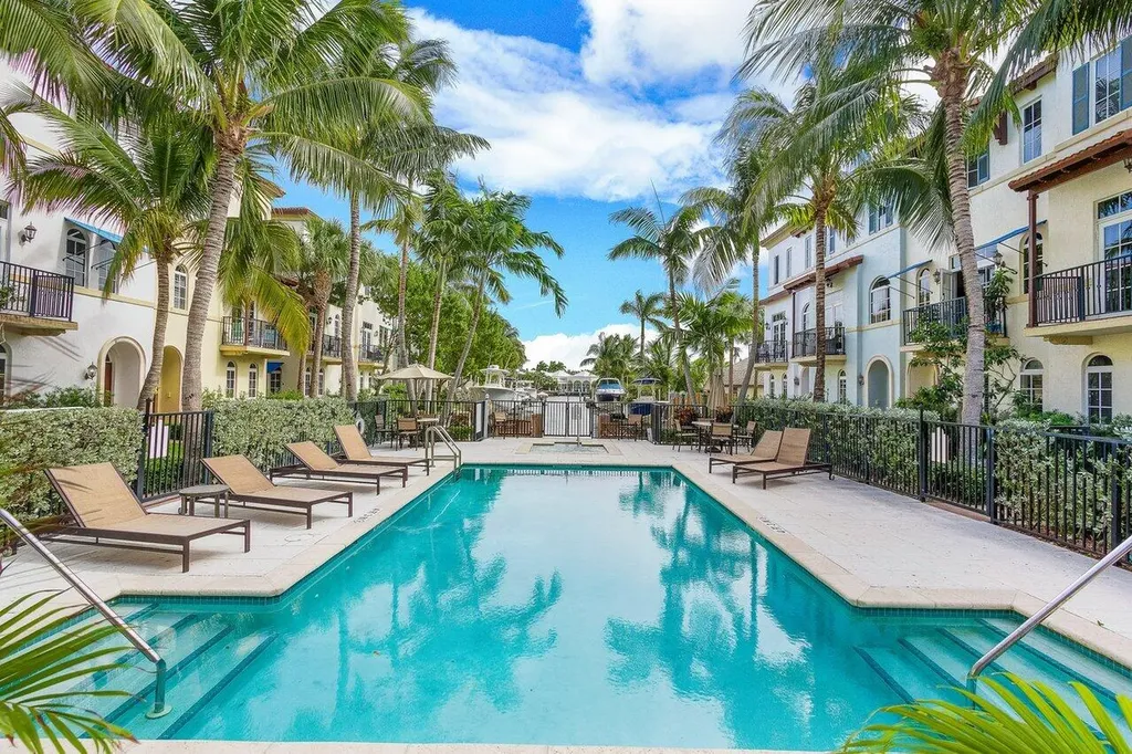 813 Estancia Way Boynton Beach FL 33435