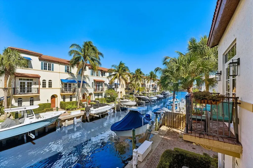 813 Estancia Way Boynton Beach FL 33435