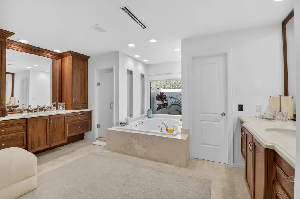 19682 Oakbrook Court Boca Raton FL 33434