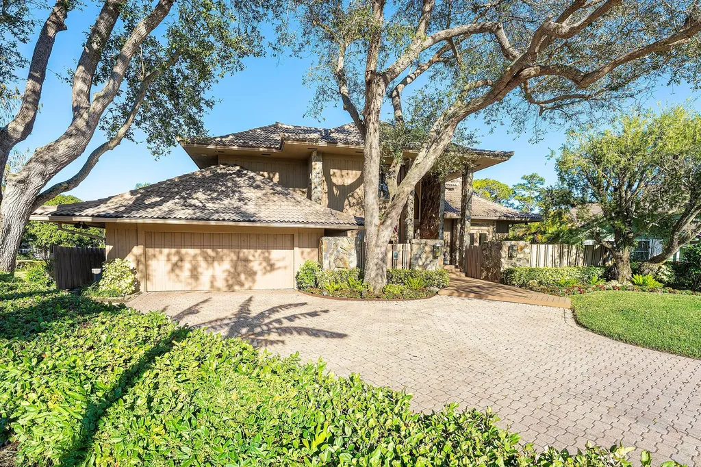 4 Sutherland Court Palm Beach Gardens FL 33418