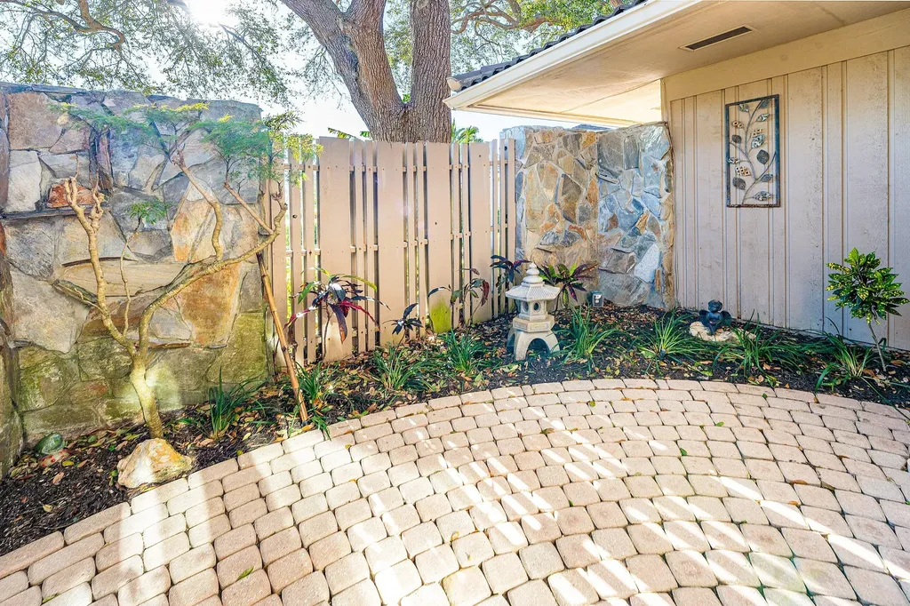 4 Sutherland Court Palm Beach Gardens FL 33418
