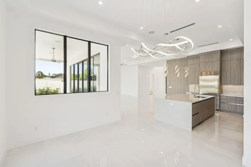 261 NW 8th Street Boca Raton FL 33432