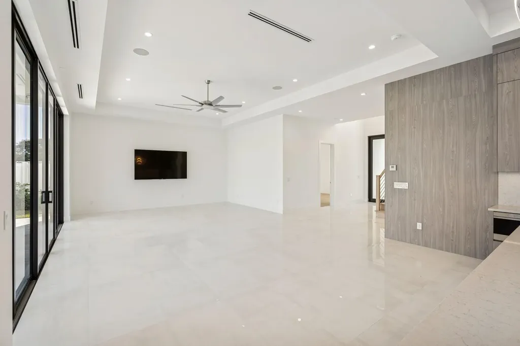 261 NW 8th Street Boca Raton FL 33432