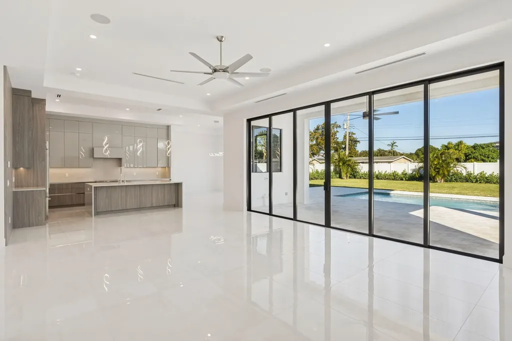261 NW 8th Street Boca Raton FL 33432
