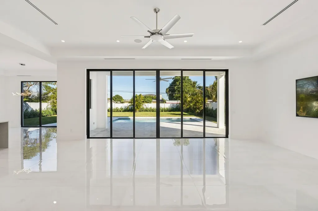 261 NW 8th Street Boca Raton FL 33432