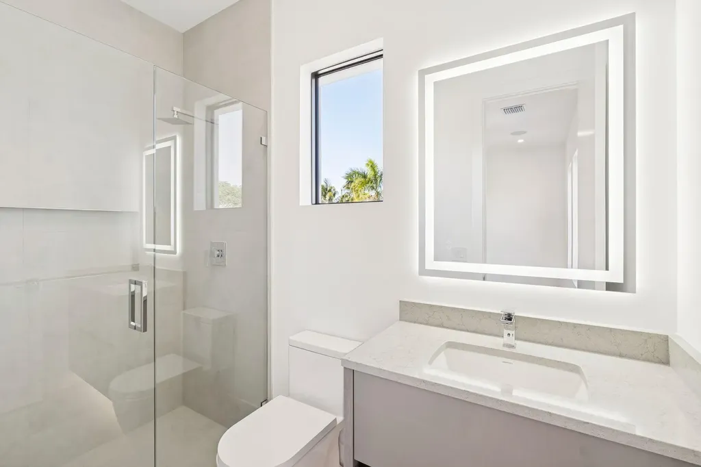 261 NW 8th Street Boca Raton FL 33432