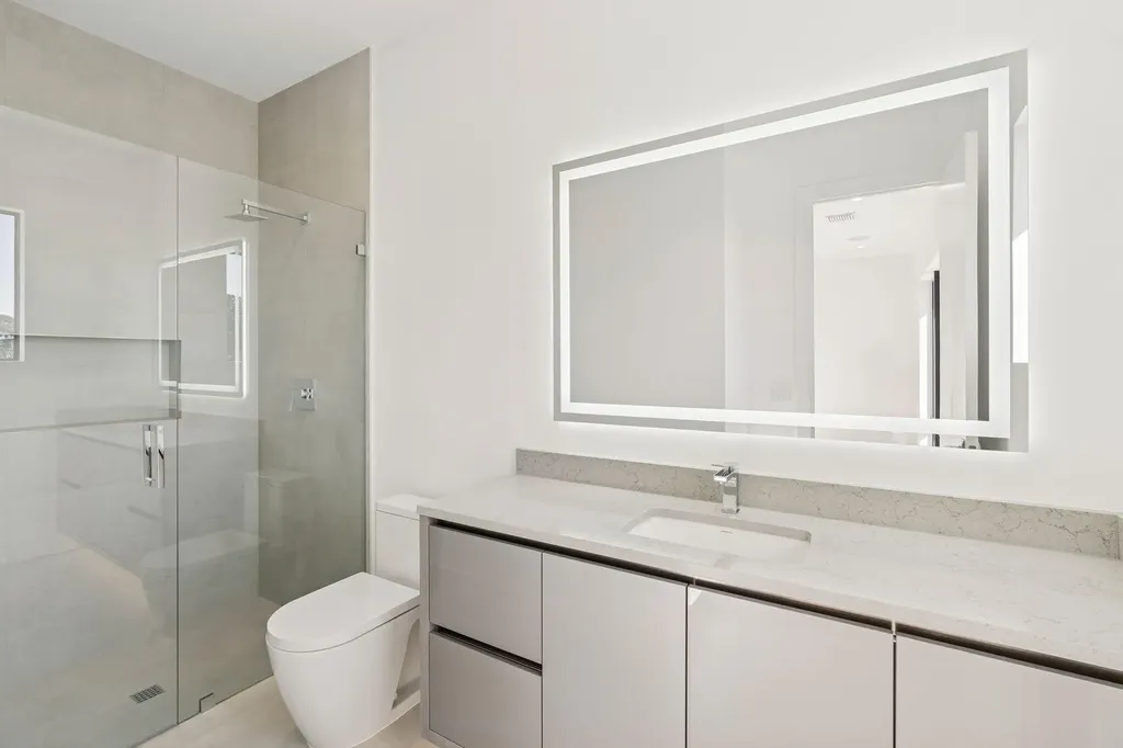 261 NW 8th Street Boca Raton FL 33432