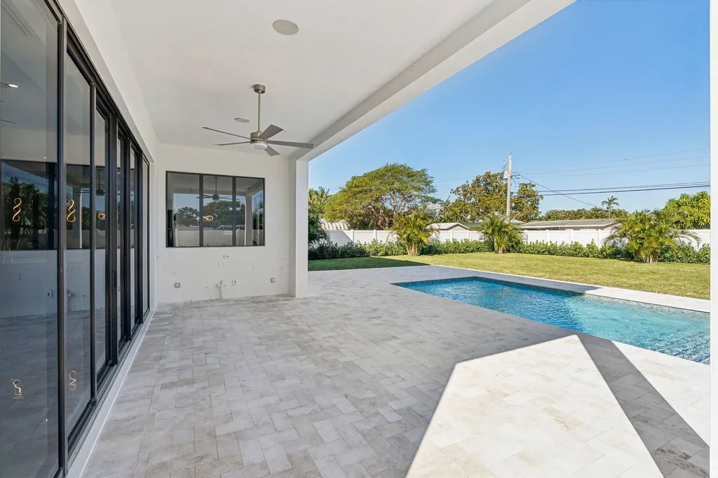 261 NW 8th Street Boca Raton FL 33432