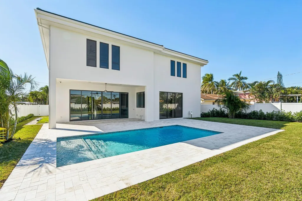 261 NW 8th Street Boca Raton FL 33432