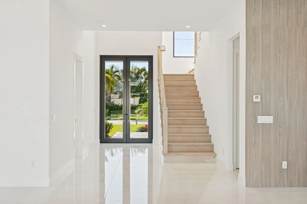 261 NW 8th Street Boca Raton FL 33432