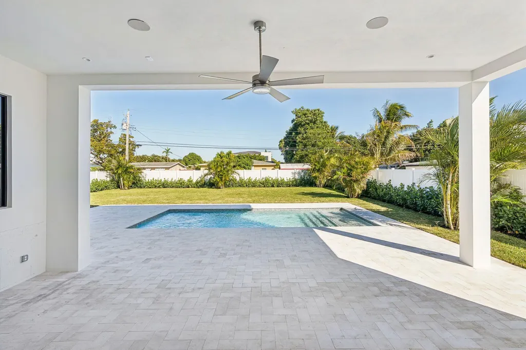 261 NW 8th Street Boca Raton FL 33432