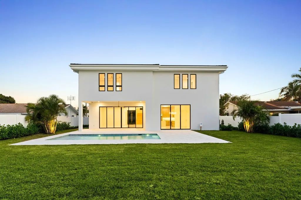 261 NW 8th Street Boca Raton FL 33432