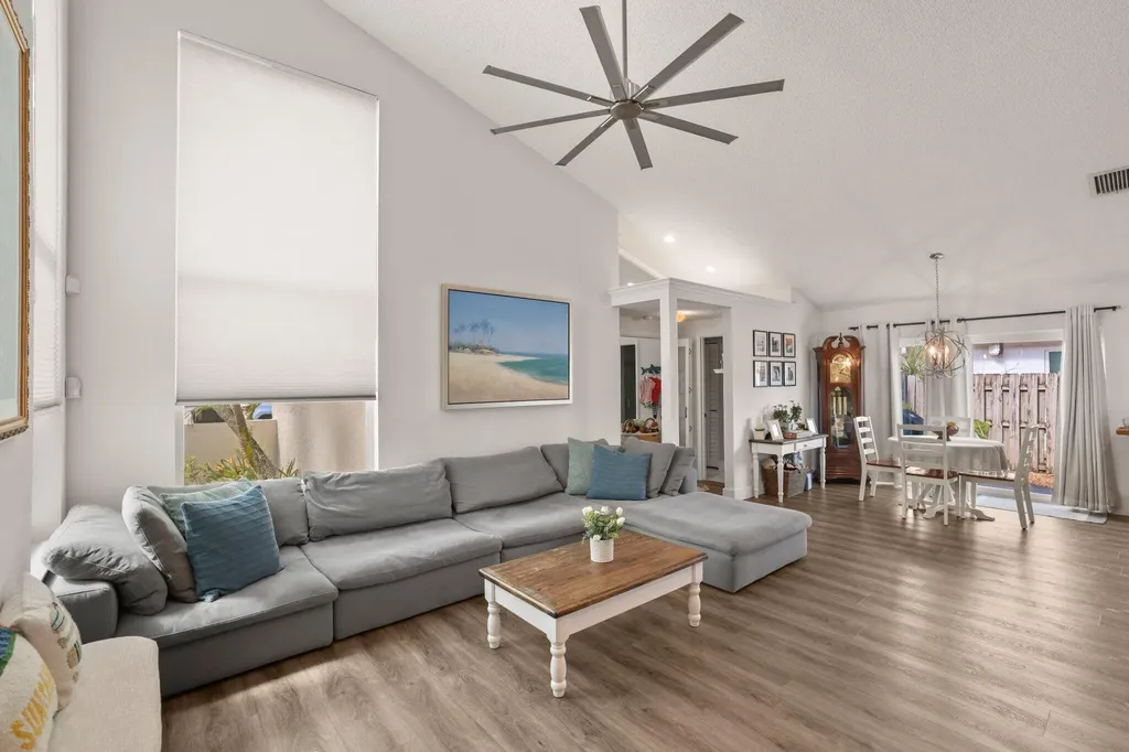 29 Dogwood Circle Boynton Beach FL 33436